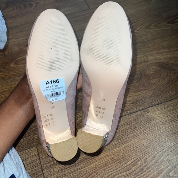 Le Chateau Suede shoe with silver crystals on the heel. US 9. - Picture 7 of 14